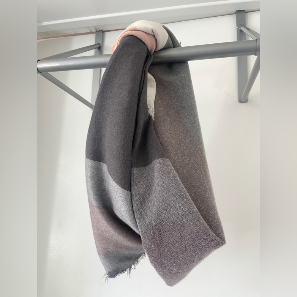 Tasteful versatile cotton Scarf Grey/White/pink
